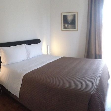 B&B Young Κατάνια Δωμάτιο φωτογραφία